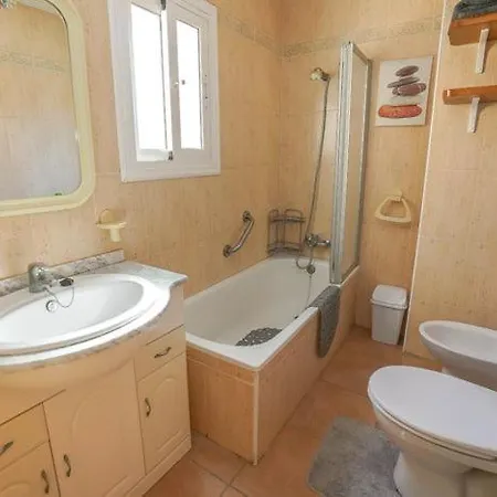 Private With Pool And Amazing Views ! Għajn Żejtuna