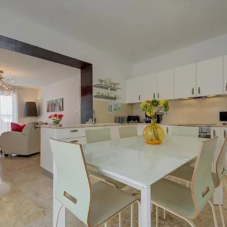 Private With Pool And Amazing Views ! *