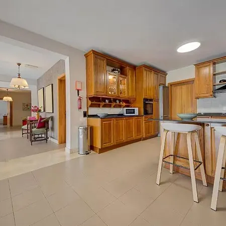 Private With Pool And Amazing Views ! *
