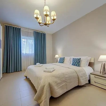 Private With Pool And Amazing Views ! * Għajn Żejtuna