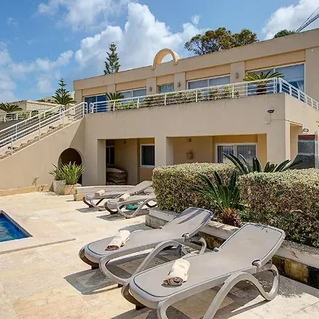 Private With Pool And Amazing Views ! *