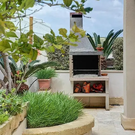 Private With Pool And Amazing Views ! Għajn Żejtuna