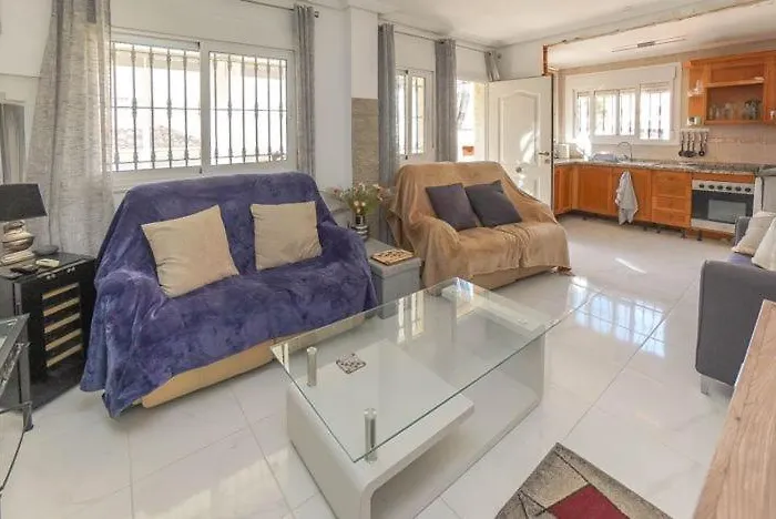 Private With Pool And Amazing Views !